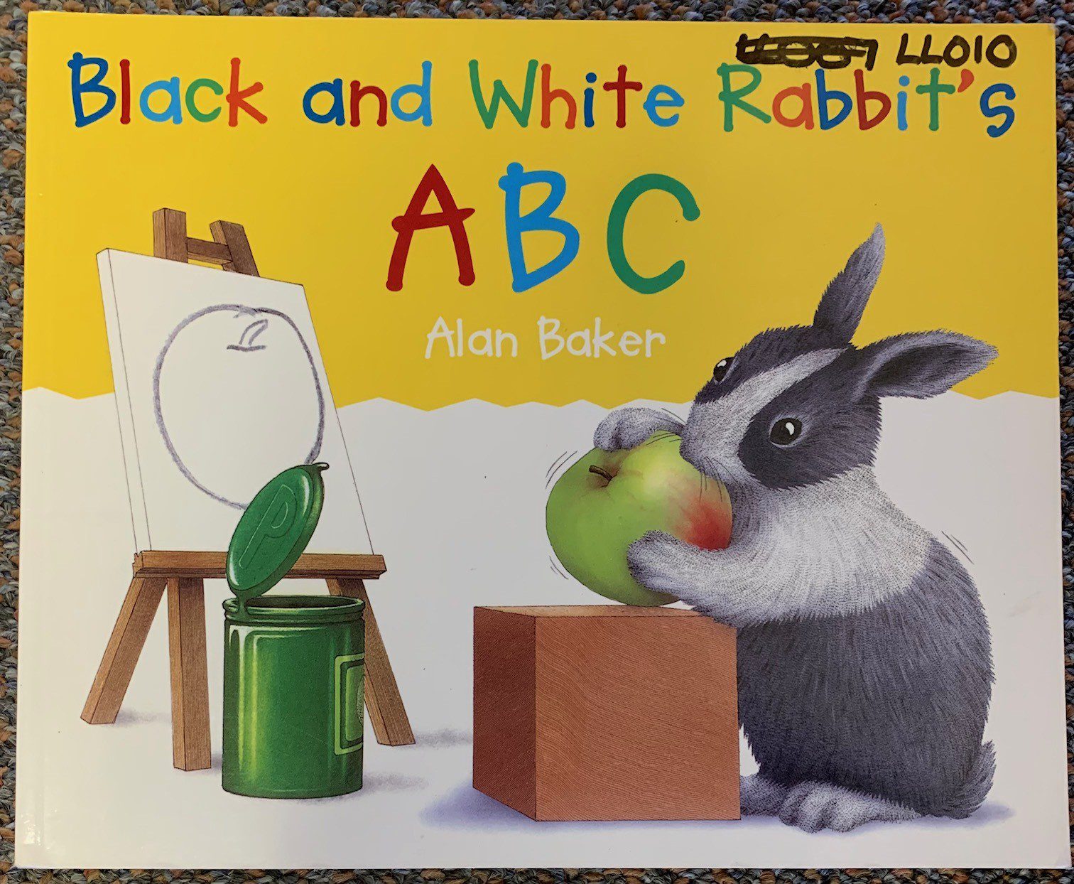 LL014 Set of 2 Little Rabbit Books